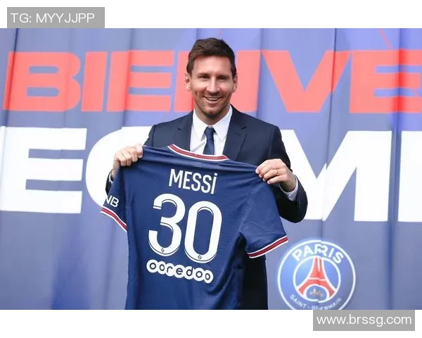 足球明星穿着大巴黎球衣的精彩瞬间与独特魅力展示