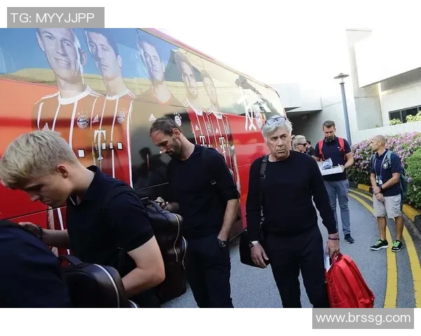 足球明星现身哪个队伍引发球迷热议与关注